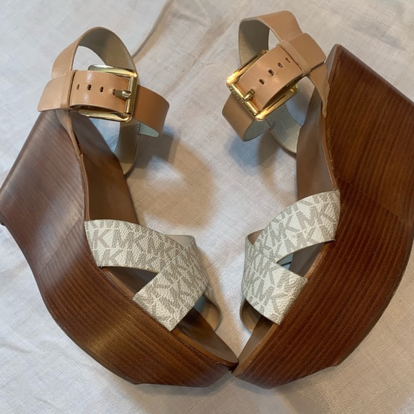 Michael Kors platforms - Picture 2 of 5